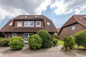 Unclassified image, 3 of 20, button