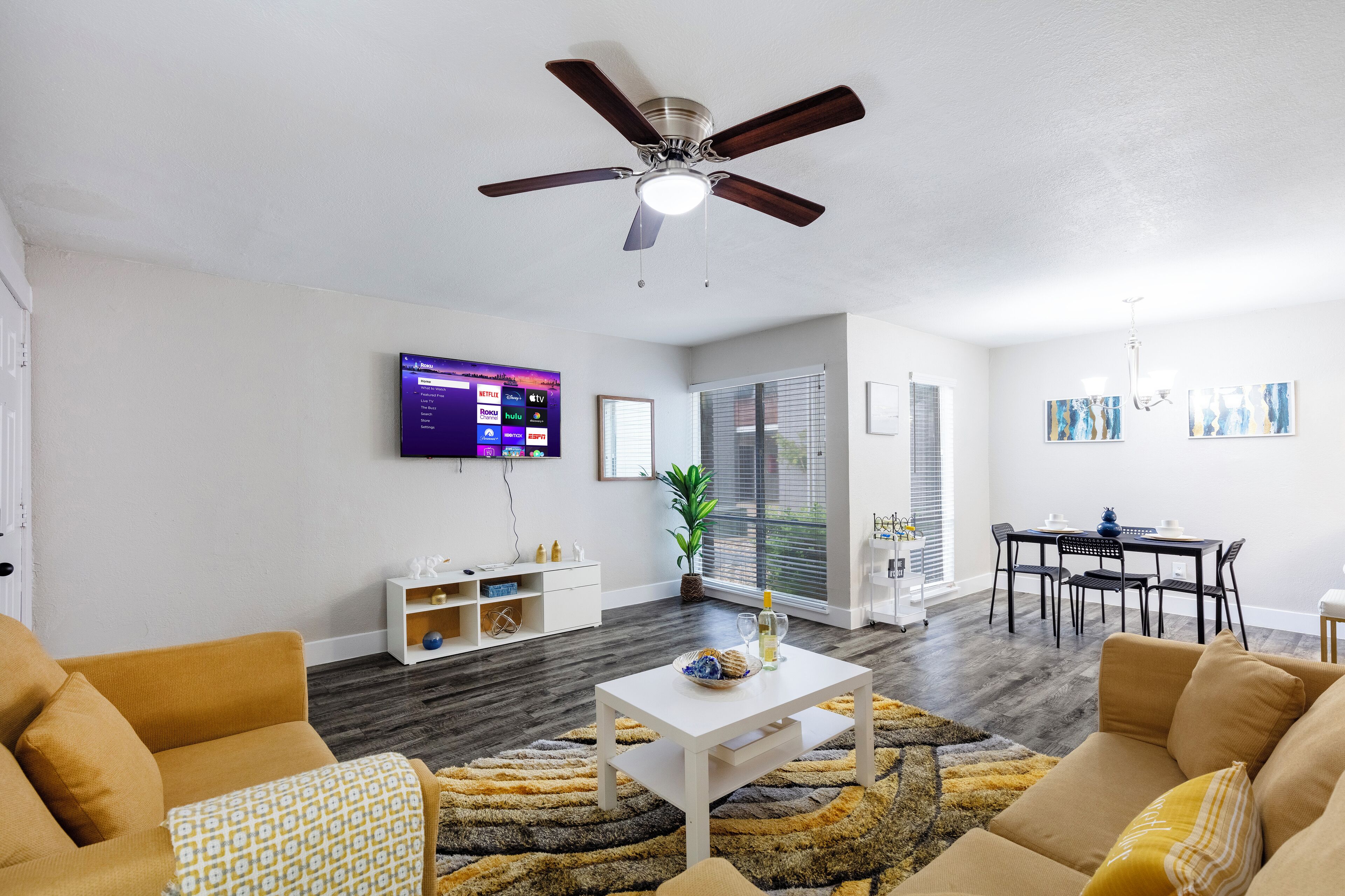Modern 2Bed 2Bath by Att, 6Flags, Global Life Park, Texas Live all Across Street