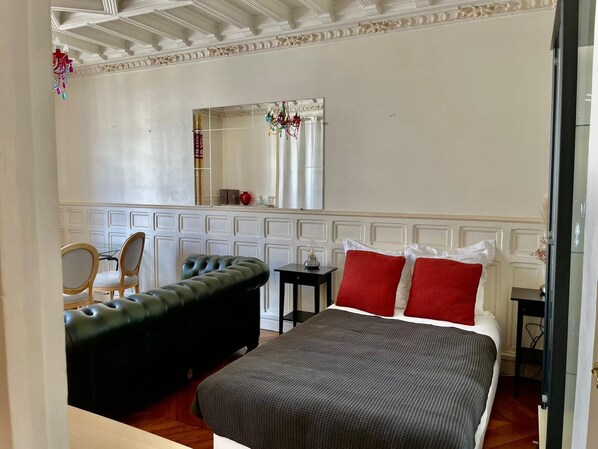 City Apartment, 4 Bedrooms, City View | Egyptian cotton sheets, premium bedding, memory foam beds, desk