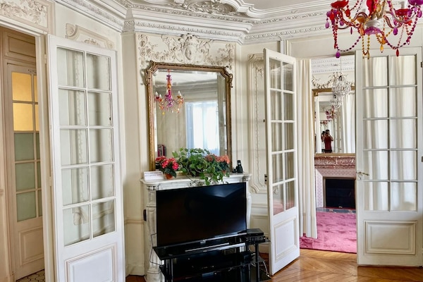 City Apartment, 4 Bedrooms, City View | Living area | Fireplace