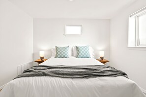 2 habitaciones, tabla de planchar con plancha, wifi y ropa de cama