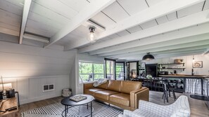 Smart TV, fireplace, DVD player