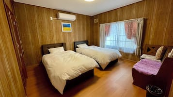 3 bedrooms, iron/ironing board, WiFi, bed sheets