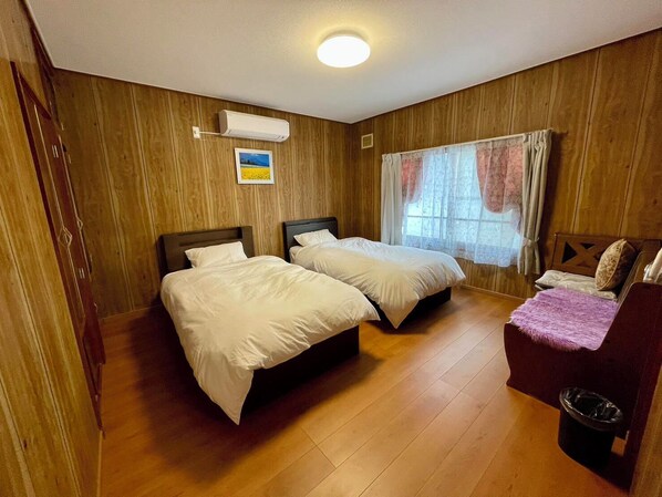 3 chambres, fer et planche à repasser, Wi-Fi, draps fournis