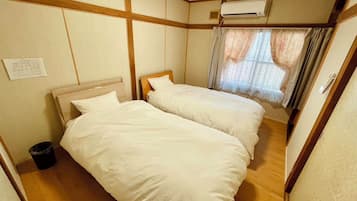 3 slaapkamers, een strijkplank/strijkijzer, wifi, beddengoed