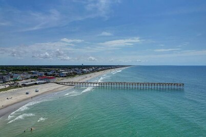 Amazing Views! Oceanfront next to Pier. 5 bed 5 bath. Sleeps 11. Family Friendly