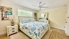 Tabla de planchar con plancha, wifi gratis y ropa de cama 