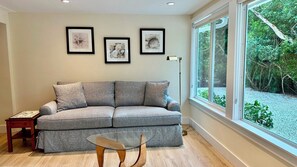 Televisión y oficina 