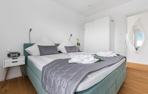 2 dormitoris, planxa i posts de planxar i un bressol de viatge 