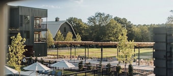 Stonebreaker Hotel