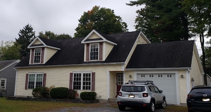 Newer Cosy 1 BR Basement Apartment in Saratoga Springs - 2 Mins Drive To Track
