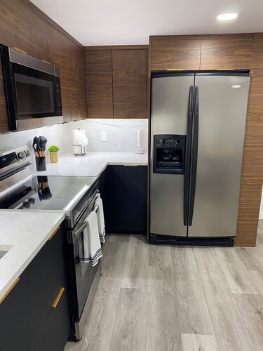 Luxury basement, escape comfort family friendly & pet friendly w arcade pac-man