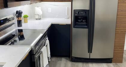 Luxury basement, escape comfort family friendly & pet friendly w arcade pac-man