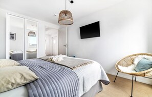 3 slaapkamers, een strijkplank/strijkijzer, reisbedje, gratis wifi