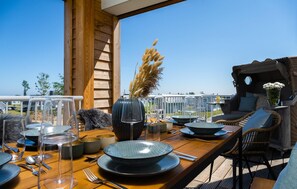 屋外ダイニングエリア