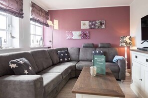 Televisie, een dvd-speler en een stereo