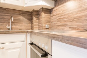 Unclassified image, 4 of 20, button