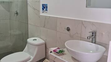 تجهيزات دش، مناشف، صابون، شامبو