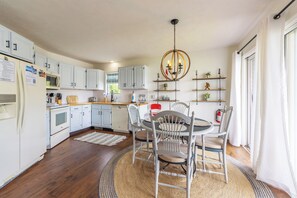Fridge, microwave, oven, stovetop - Marina Vista - Water Views - 2 br condo (Douglas)