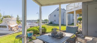 Marina Vista - Water Views - Cozy Getaway