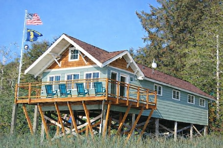Front of property. Siltcoos Station Retreats