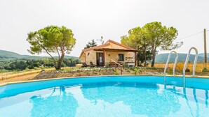A swimming pool with a house in the background. - Casaletto Anticaluce by Interhome (Pastina)