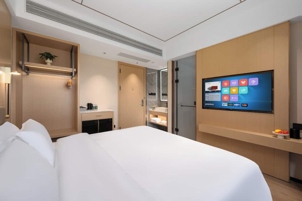 Superior-Einzelzimmer | Schreibtisch, laptopgeeigneter Arbeitsplatz, schallisolierte Zimmer