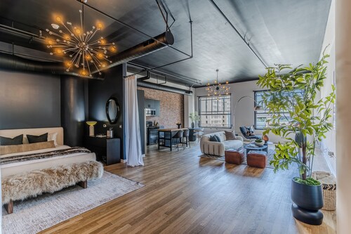 Hollywood Glam Condo on Vine