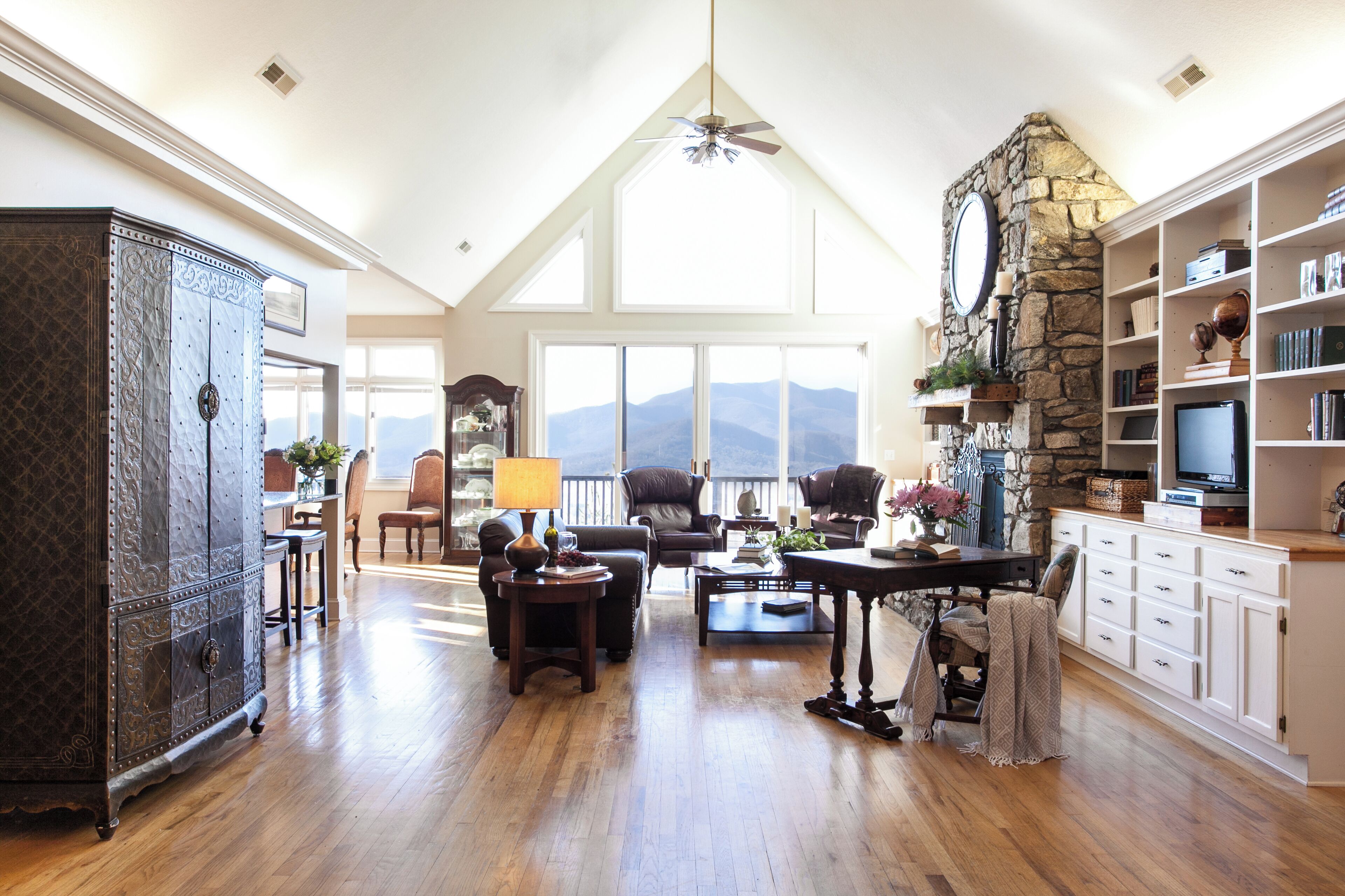 Winterpast | Secluded, Hot Tub & Mountain Views!
