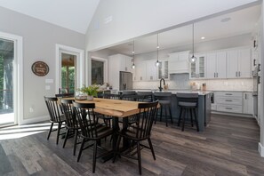 Dining - The Creeks of Serendipity | Luxury Pet-Friendly Home with Hot Tub 10 Min. from Black Mtn! (Black Mountain)