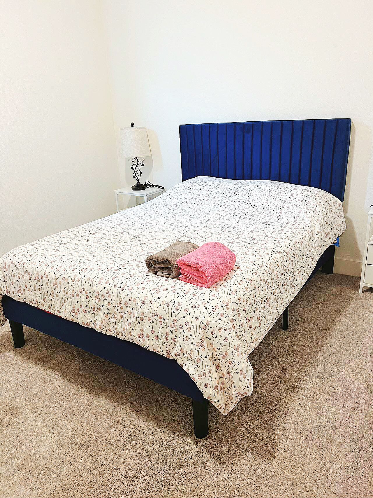 3 多间卧室、免费 WiFi、床单