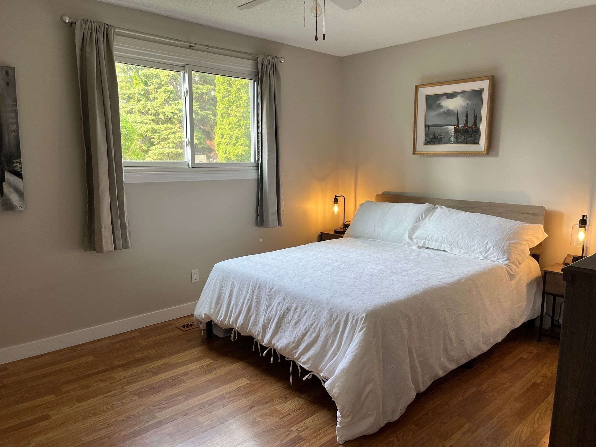 3 chambres, fer et planche à repasser, Wi-Fi, draps fournis