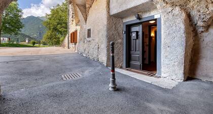 Antico Casolare di Alice with Fireplace and Garden near Molveno