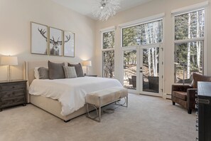 6 bedrooms, desk, iron/ironing board, free WiFi - Luxury Home - Walk to Arrow Bahn Lift - 6-Bedrooms with 4 Kings + Game Room (Edwards)