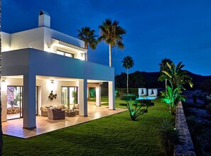 A modern house with a patio, outdoor furniture, and a pool. - Villa 'Cas Hespero' with Sea View, Wi-Fi and Air Conditioning (Illes Balears)