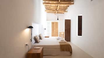 6 bedrooms, iron/ironing board, free WiFi, bed sheets