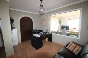 TV - Holiday Home 'Villa Betty' with Sea View, Wi-Fi and Air Conditioning (Dénia)
