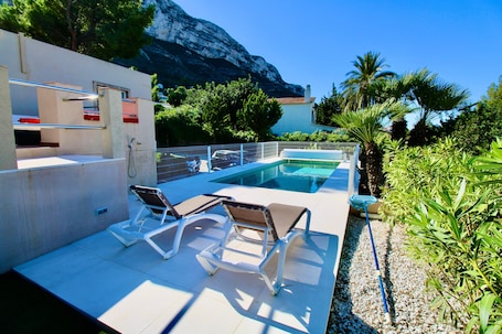 Pool. Holiday Home 'Villa Betty' with Sea View, Wi-Fi and Air Conditioning