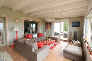 TV - Holiday Home 'Villa Betty' with Sea View, Wi-Fi and Air Conditioning (Dénia)