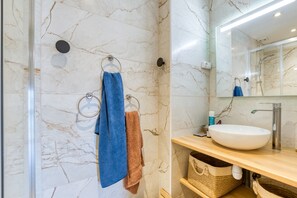 Een douche, een haardroger