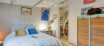 Between Sea and Vineyards: Cozy 3-Bedroom House, Direct Access to Thau Lagoon & Bike Paths
