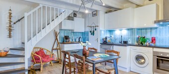 Holiday Home 'Maison Entre Mers Et Vignes' with Shared Pool, Private Terrace and Air Conditioning