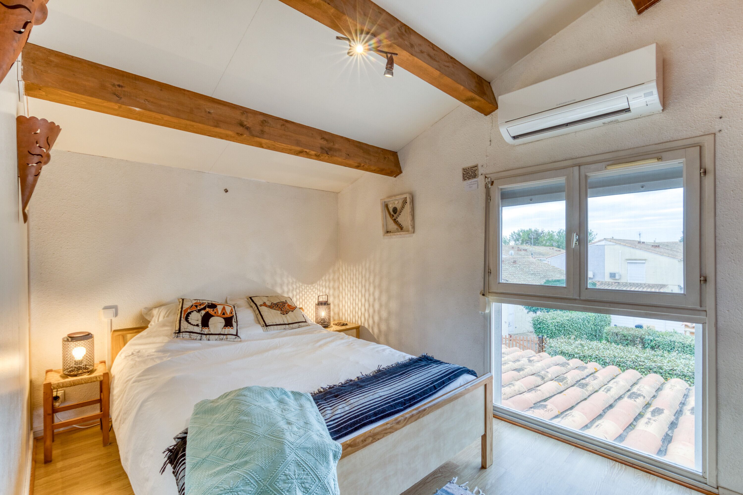 3 slaapkamers, een strijkplank/strijkijzer, wifi, beddengoed