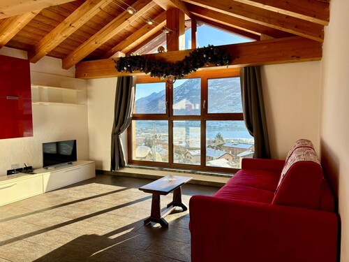 Appartamento 'La Maison De Carletto' con vista sulle montagne, balcone e Wi-Fi
