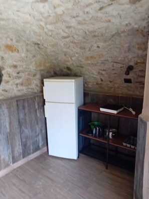 Interior - Glamping C Selva Tenda Quercia with BBQ, Shared Pool & Wi-Fi (Bene Lario)