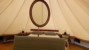 1 bedroom, bed sheets