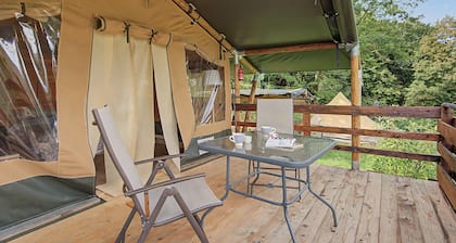 Glamping 'C Selva Tenda Castagno' with BBQ and Shared Pool