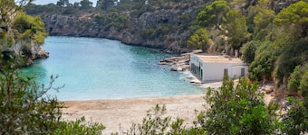 Apartment 'Villa Cala Pi Family' with Sea View, Private Pool and Wi-Fi