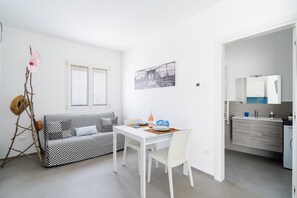 Interior - Apartment 'Dimora Conchiglie' with Private Terrace, Wi-Fi and Air Conditioning (Corsano)