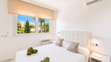 5 bedrooms, iron/ironing board, free WiFi, bed sheets